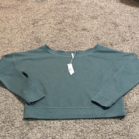 Travis Mathew Tops - Travis Mathew l Crew Neck Top size small NWT